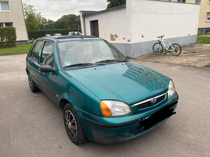 Grün Gebraucht 2000 Mazda 121 Kleinwagen | 600 € - Bild 1/4