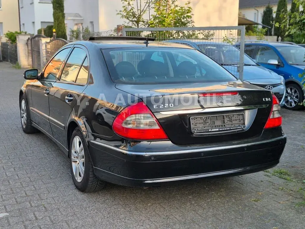 Gebraucht Mercedes E220 170 PS (125 kW) 2009 Schwarz Limousine