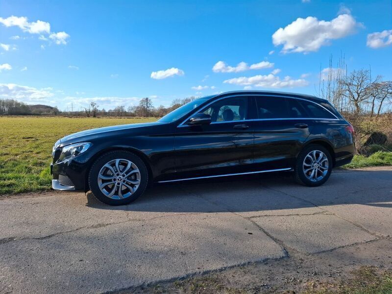 Schwarz Gebraucht 2018 Mercedes C220 Kombi | 18.990 € (Superpreis) - Bild 1/4