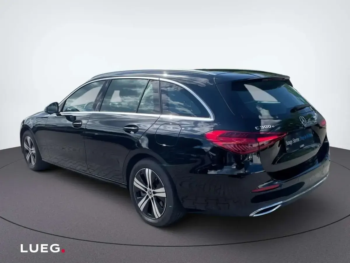 Gebraucht Mercedes C300e Avantgarde 313 PS (230 kW) 2023 Schwarz Kombi