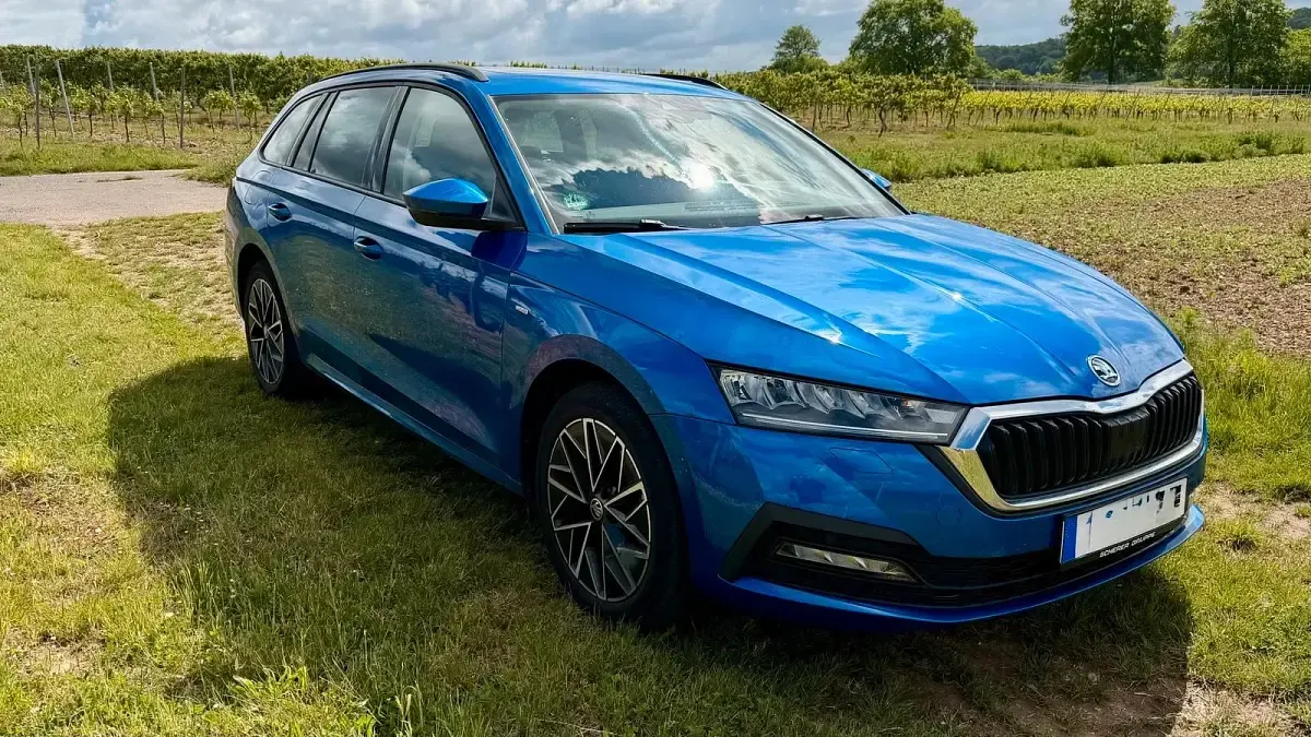 Gebraucht Skoda Octavia Clever 110 PS (80 kW) 2022 Blau Kombi