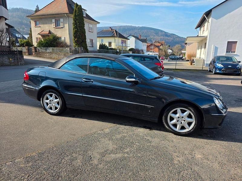 Gebraucht Mercedes CLK200 Avantgarde 163 PS (119 kW) 2003 Schwarz Cabrio
