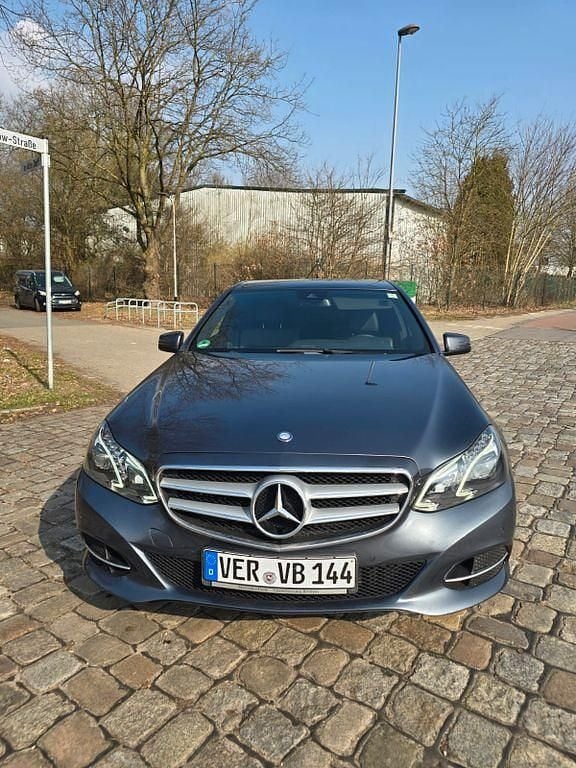 Gebraucht Mercedes E200 Elegance 184 PS (135 kW) 2013 Silber Limousine
