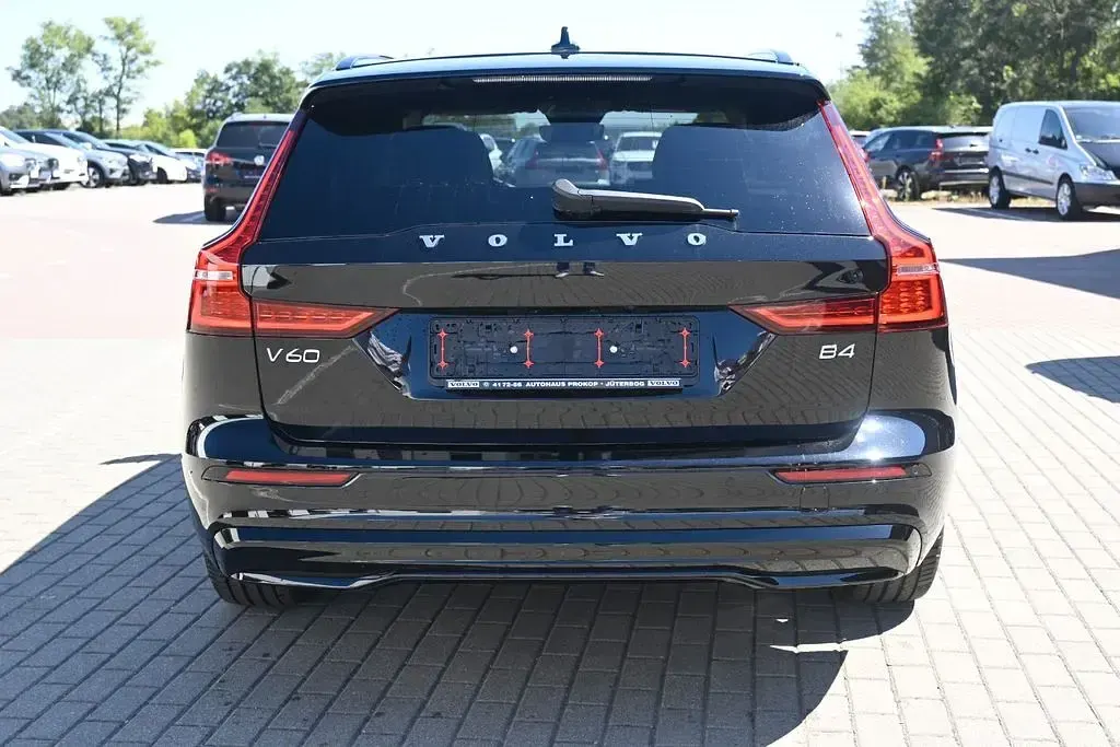 Gebraucht Volvo V60 Plus 197 PS (144 kW) 2025 Schwarz Kombi