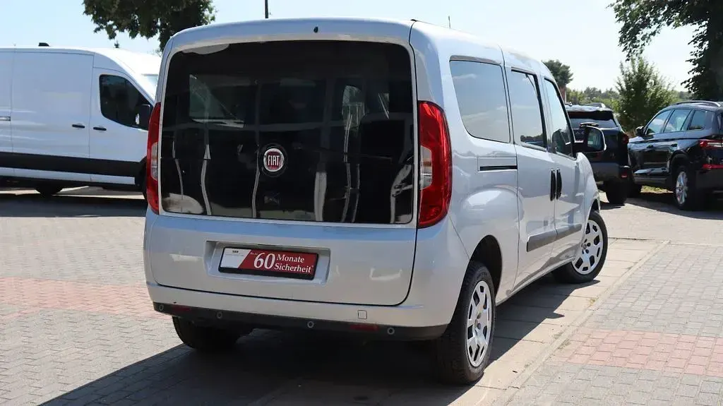 Gebraucht Fiat Doblò 105 PS (77 kW) 2021 Silber Van / Kleinbus
