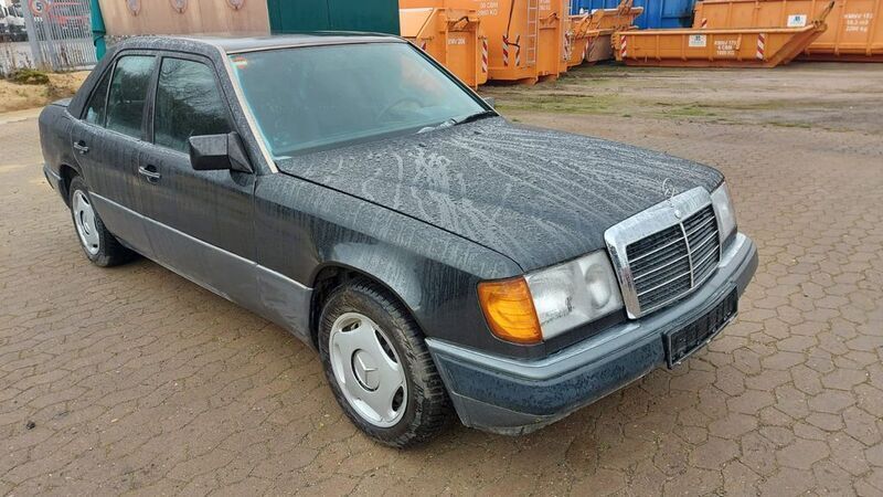 Gebraucht Mercedes E260 160 PS (117 kW) 1990 Schwarz Limousine