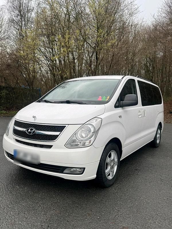 Weiß Gebraucht 2011 Hyundai H-1 Van / Kleinbus | 8.000 € (Fairer Preis) - Bild 1/4