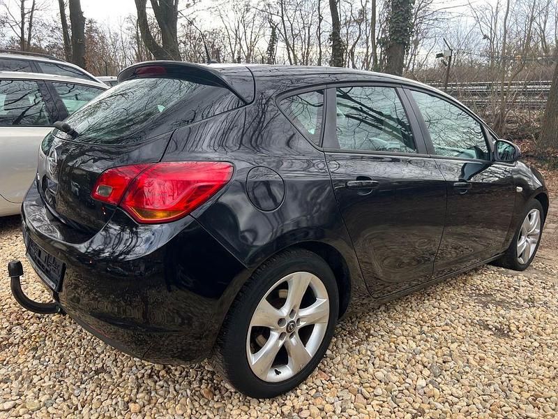 Gebraucht Opel Astra Edition 116 PS (85 kW) 2010 Schwarz Limousine