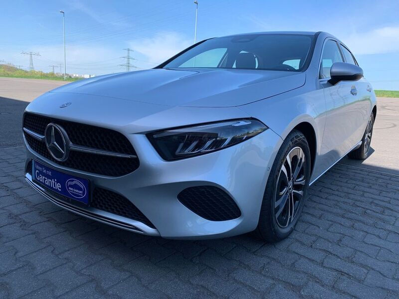 Silber Gebraucht 2023 Mercedes A180 Limousine | 27.900 € (Fairer Preis) - Bild 1/4