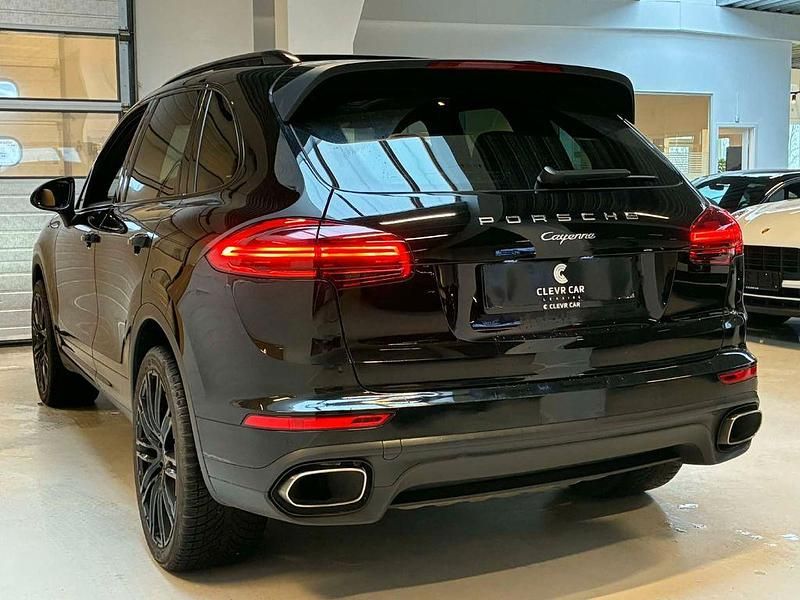 Second-hand Porsche Cayenne 262 CP (192 kW) 2015 Negru SUV