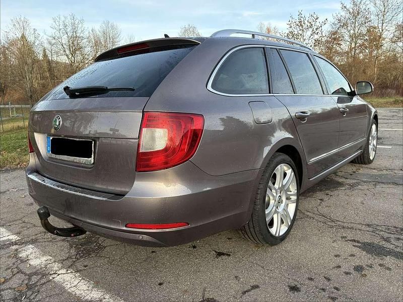 Gebraucht Skoda Superb Elegance 170 PS (125 kW) 2011 Kombi