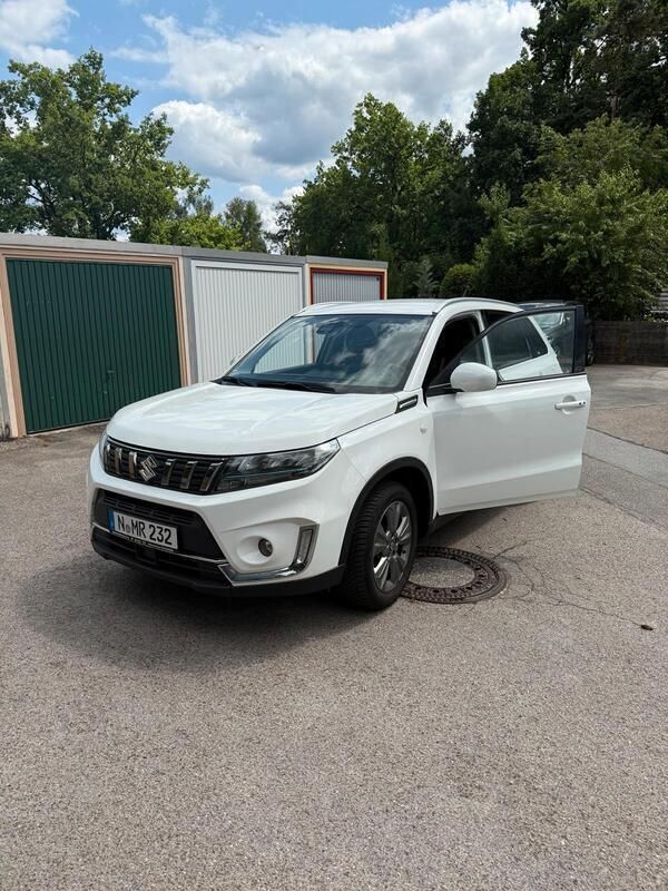 Weiß Gebraucht 2021 Suzuki Vitara Comfort SUV | 18.500 € - Bild 1/4