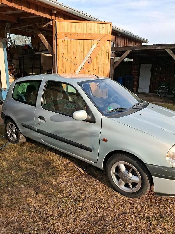 Gebraucht Renault Clio II 107 PS (78 kW) 1999 Silber Kleinwagen