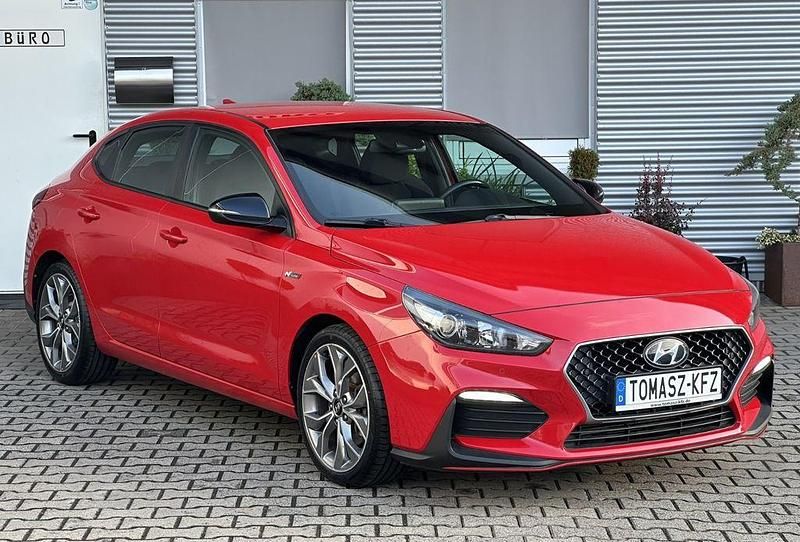 Rot Gebraucht 2019 Hyundai i30 N Line Limousine | 17.999 € (Fairer Preis) - Bild 1/4