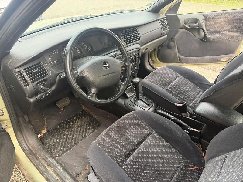 Gebraucht Opel Vectra 100 PS (73 kW) 1996 Limousine
