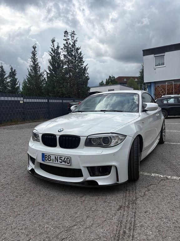 Schwarz Gebraucht 2010 BMW 135 Performance Kleinwagen | 22.999 € - Bild 1/4
