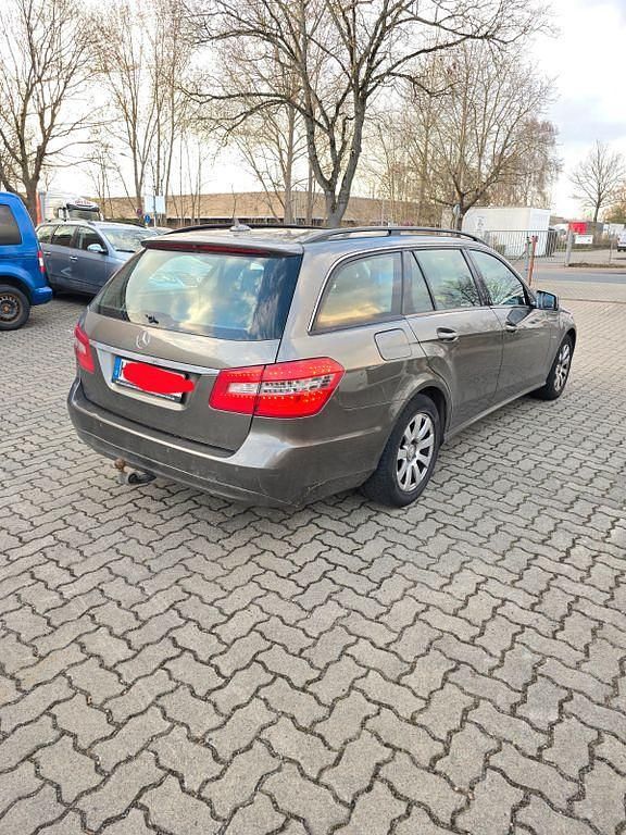 Gebraucht Mercedes E220 170 PS (125 kW) 2011 Grau Kombi