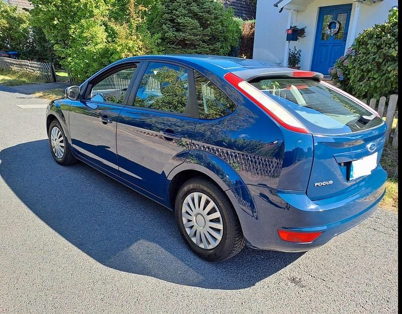 Blau Gebraucht 2009 Ford Focus Sport Limousine | 2.199 € (Superpreis) - Bild 1/4