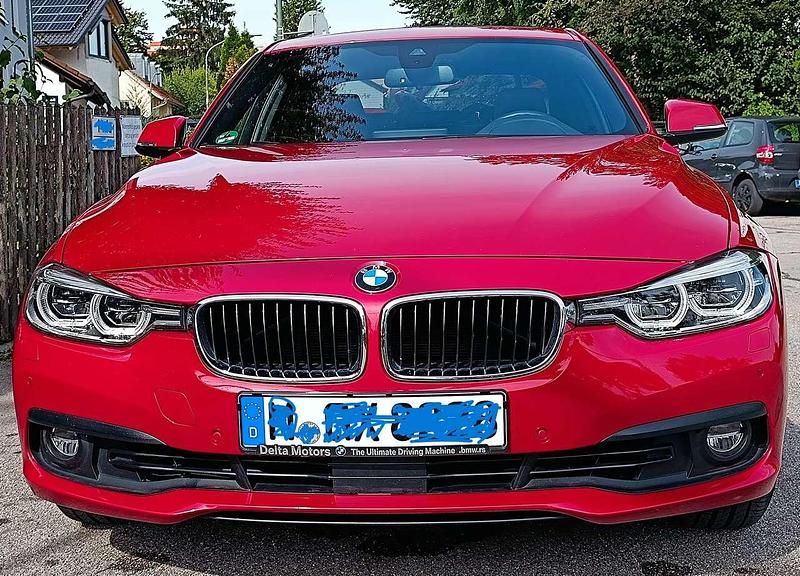 Rot Gebraucht 2018 BMW 330 Advantage Limousine | 25.550 € (Teuer) - Bild 1/4