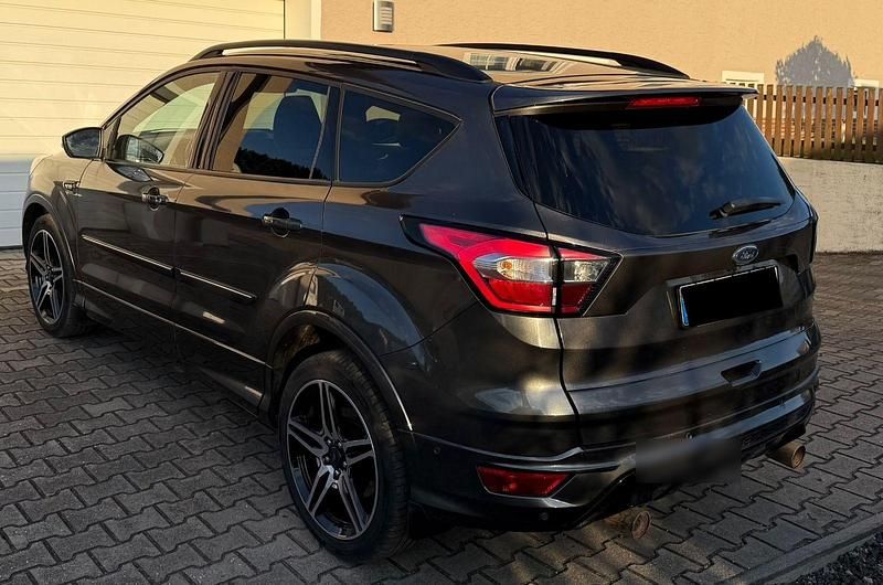 Gebraucht Ford Kuga ST-Line 179 PS (131 kW) 2018 Grau SUV
