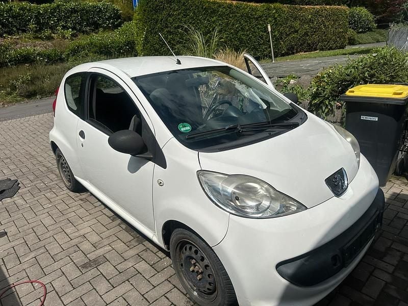 Weiß Gebraucht 2008 Peugeot 107 Kleinwagen | 650 € (Guter Preis) - Bild 1/4