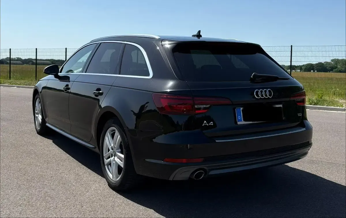 Gebraucht Audi A4 S-Line 150 PS (110 kW) 2018 Schwarz Kombi
