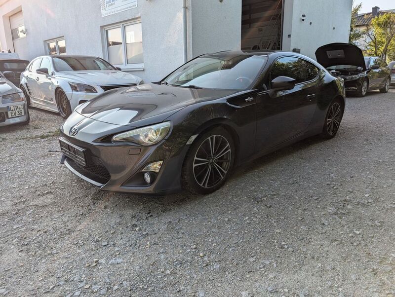 Grau Gebraucht 2013 Toyota GT86 GT Coupé | 17.744 € (Fairer Preis) - Bild 1/4