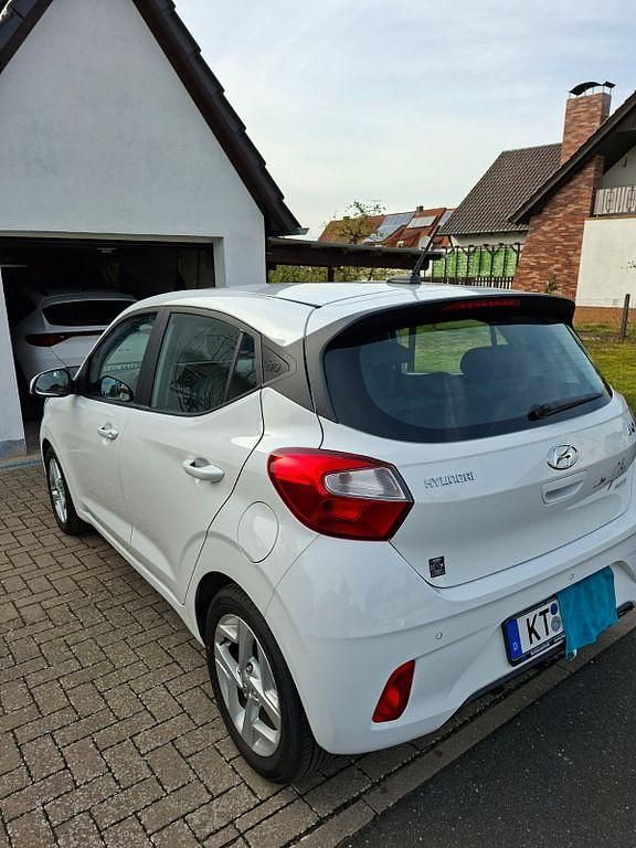Gebraucht Hyundai i10 Trend 84 PS (61 kW) 2023 Weiß Kleinwagen