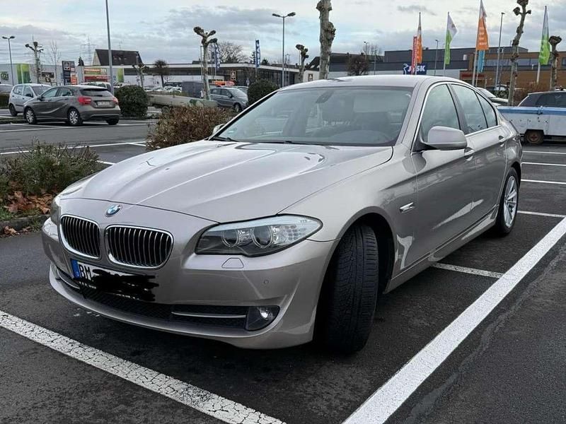 Beige Gebraucht 2011 BMW 525 Limousine | 9.700 € (Superpreis) - Bild 1/4