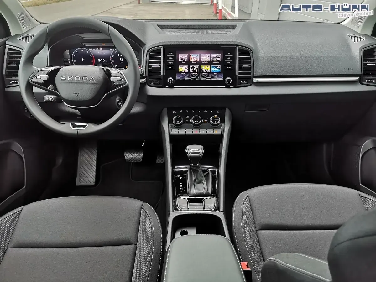 Neu Skoda Karoq Selection 150 PS (110 kW) 2026 Black magic perleffekt SUV