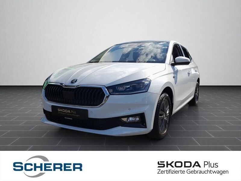 Moonweiß perleffekt (metallic) Gebraucht 2024 Skoda Fabia Selection Limousine | 22.900 € (Fairer Preis) - Bild 1/2