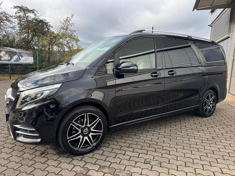 Schwarz Gebraucht 2019 Mercedes V300 AMG Van / Kleinbus | 51.900 € (Guter Preis) - Bild 1/4