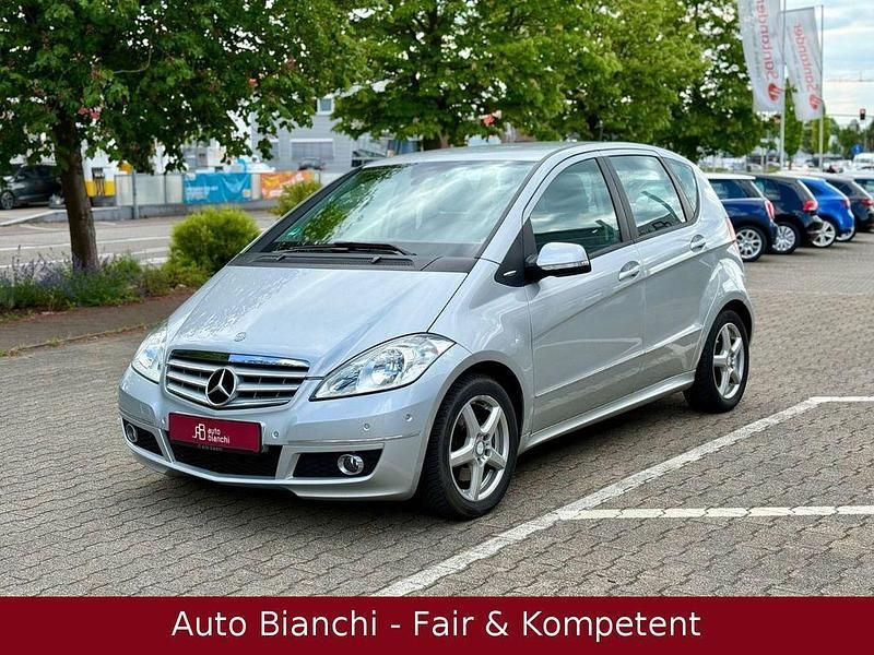 Silber Gebraucht 2011 Mercedes A200 Avantgarde Kleinwagen | 9.976 € (Teuer) - Bild 1/4