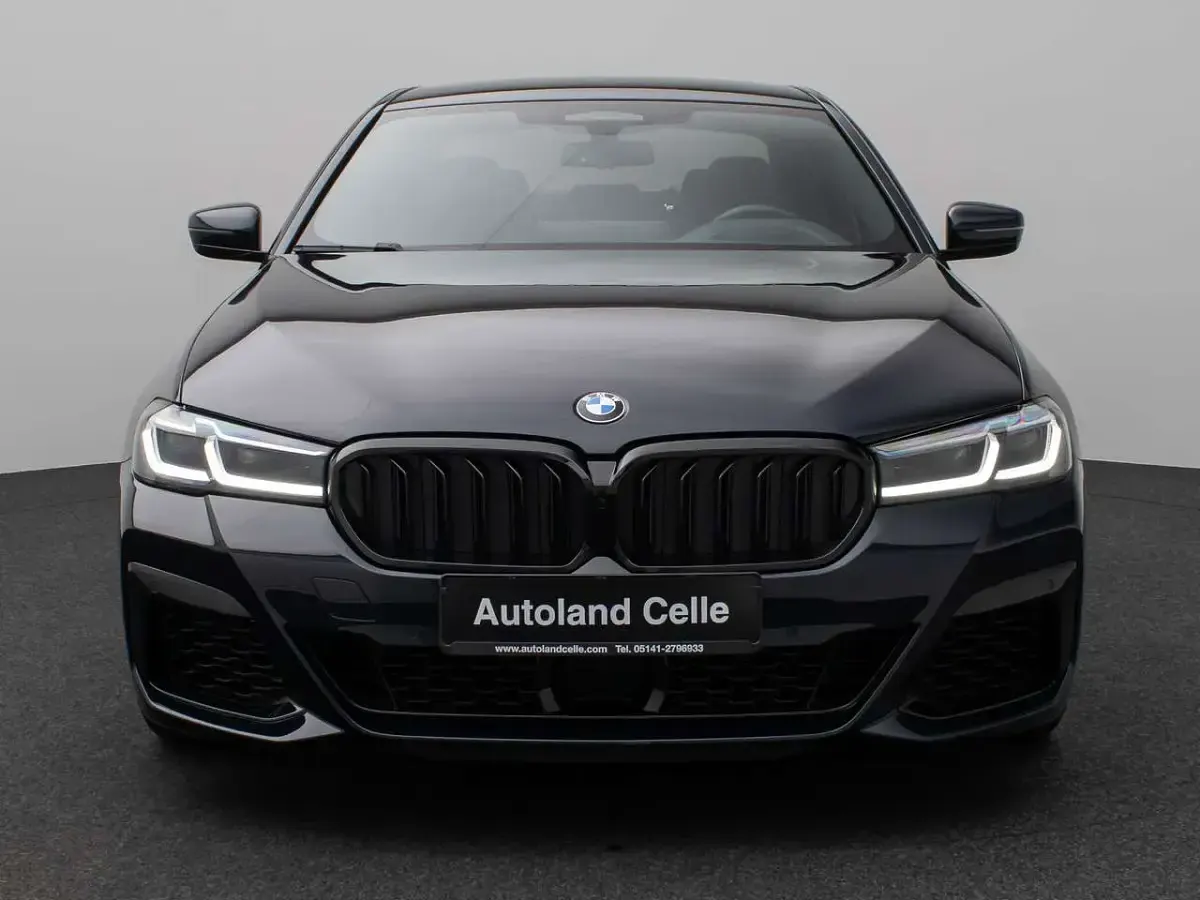 Gebraucht BMW 550 530 PS (389 kW) 2023 M carbonschwarz metallic416 Limousine