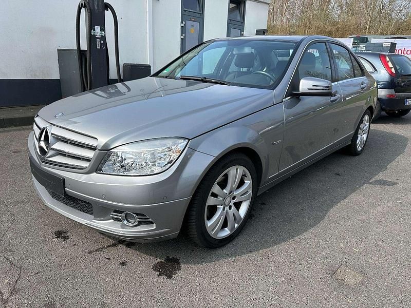 Grau Gebraucht 2009 Mercedes C180 Avantgarde Limousine | 10.899 € (Fairer Preis) - Bild 1/4