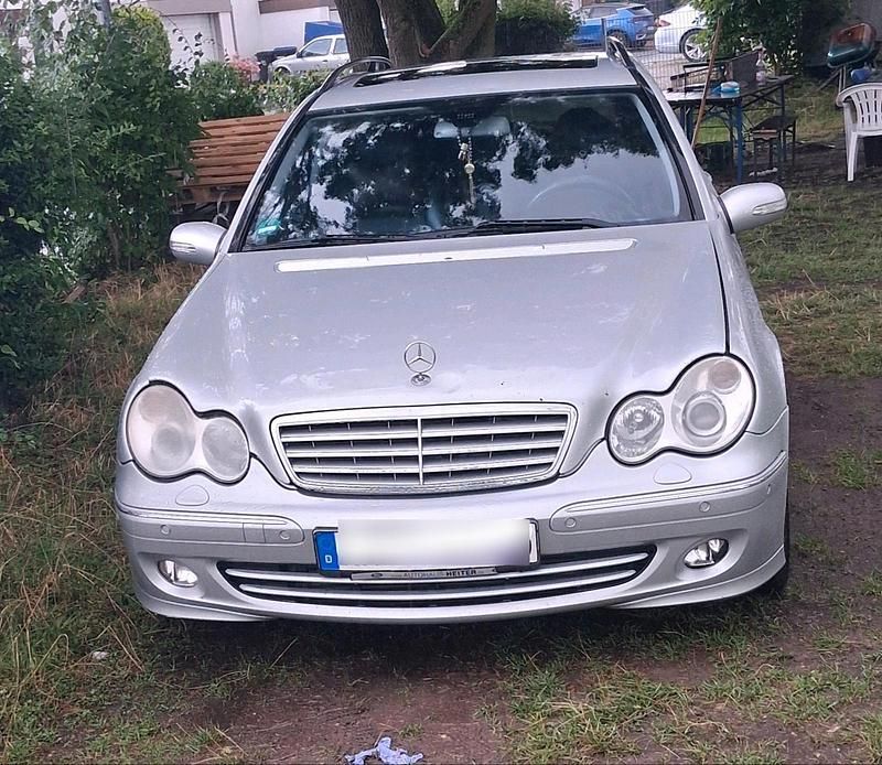 Silber Gebraucht 2006 Mercedes 300 Kombi | 2.700 € - Bild 1/4