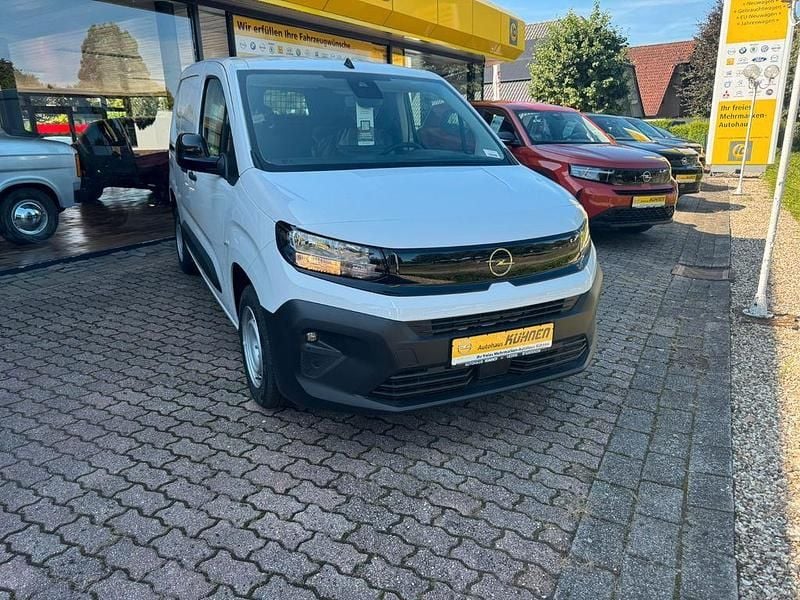 Lackierung weiss icy/typ ausse Neu 2025 Opel Combo Basis Van / Kleinbus | 22.900 € (Etwas zu teuer) - Bild 1/4