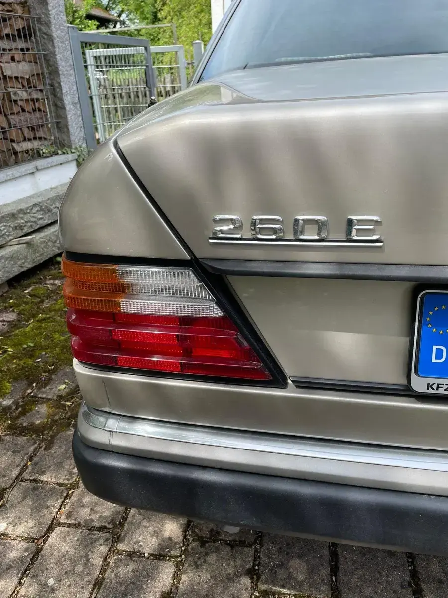 Gebraucht Mercedes E260 118 PS (86 kW) 1989 Beige Limousine