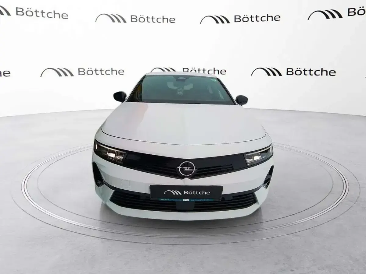 Neu Opel Astra Edition 114 kW (156 PS) 2026 Lack weiss banquise/typ aussenverkleidung spiegel flach standard Limousine