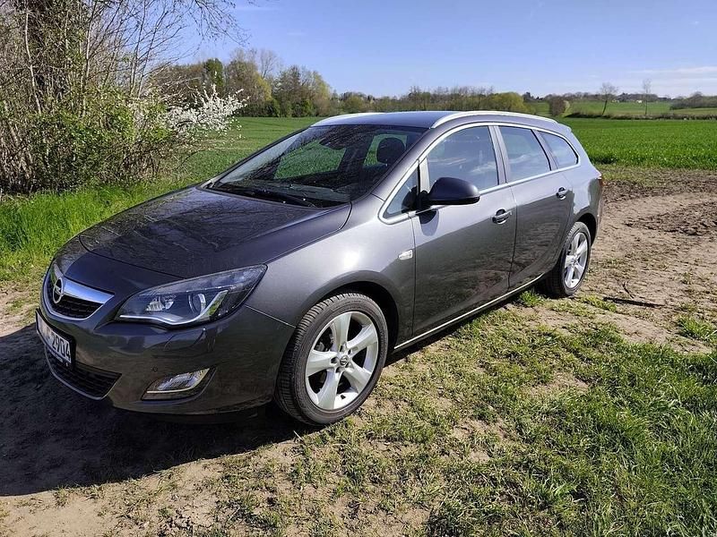 Gebraucht Opel Astra 140 PS (102 kW) 2010 Grau Kombi