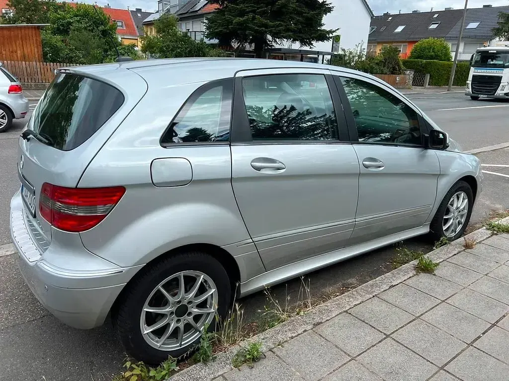 Gebraucht Mercedes B200 140 PS (102 kW) 2010 Van / Kleinbus