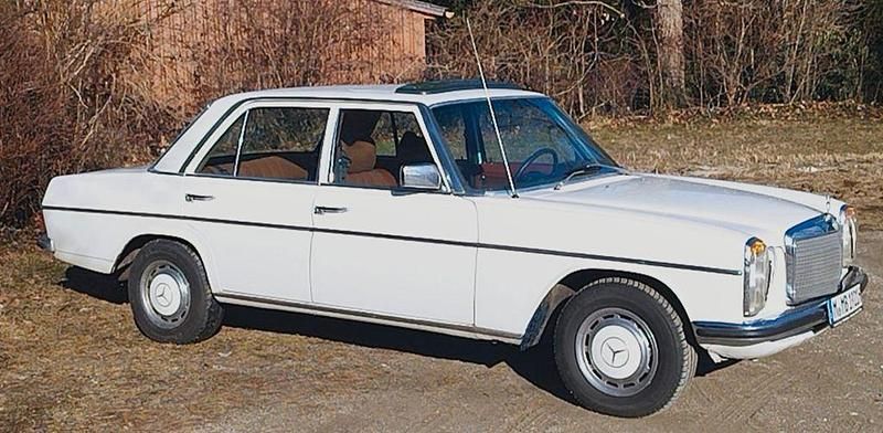 Gebraucht Mercedes 200 95 PS (69 kW) 1975 Weiß Limousine