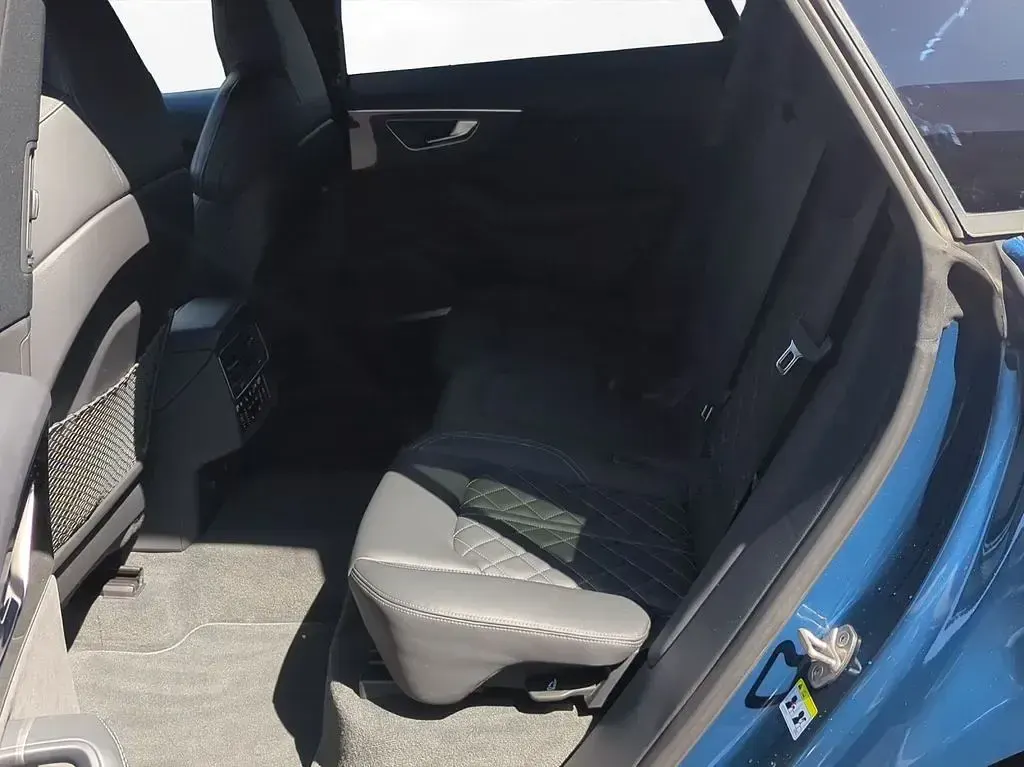 Gebraucht Audi SQ8 Ambiente 507 PS (372 kW) 2022 Galaxisblau metallic SUV