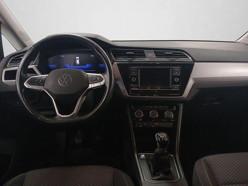 Gebraucht VW Touran Comfortline 122 PS (89 kW) 2022 Pure white Van / Kleinbus