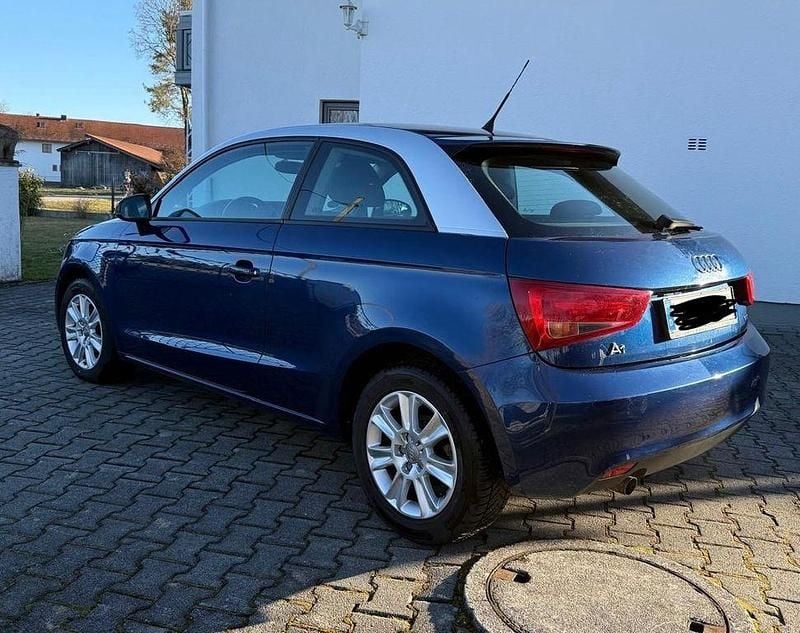 Gebraucht Audi A1 Attraction 86 PS (63 kW) 2011 Blau Kleinwagen