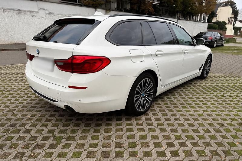 Gebraucht BMW 520 Sport Line 190 PS (139 kW) 2019 Weiß Kombi