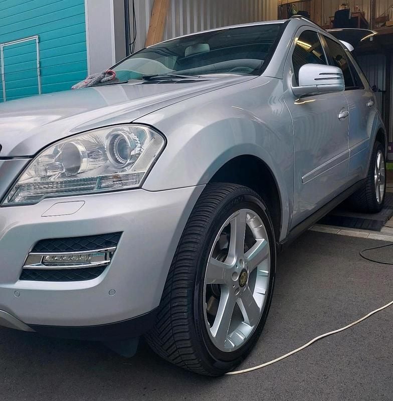 Gebraucht Mercedes ML350 231 PS (169 kW) 2010 Silber SUV