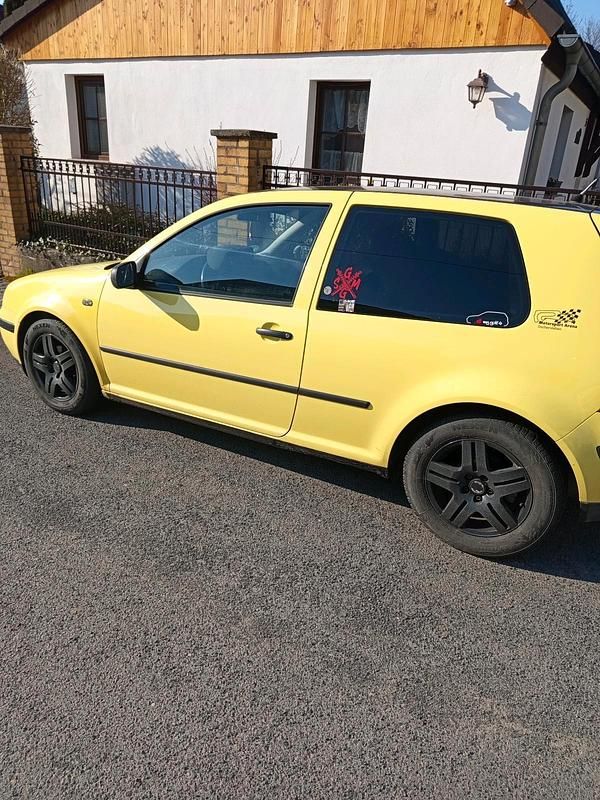 Gebraucht VW Golf IV 75 PS (55 kW) 2002 Gelb Kleinwagen