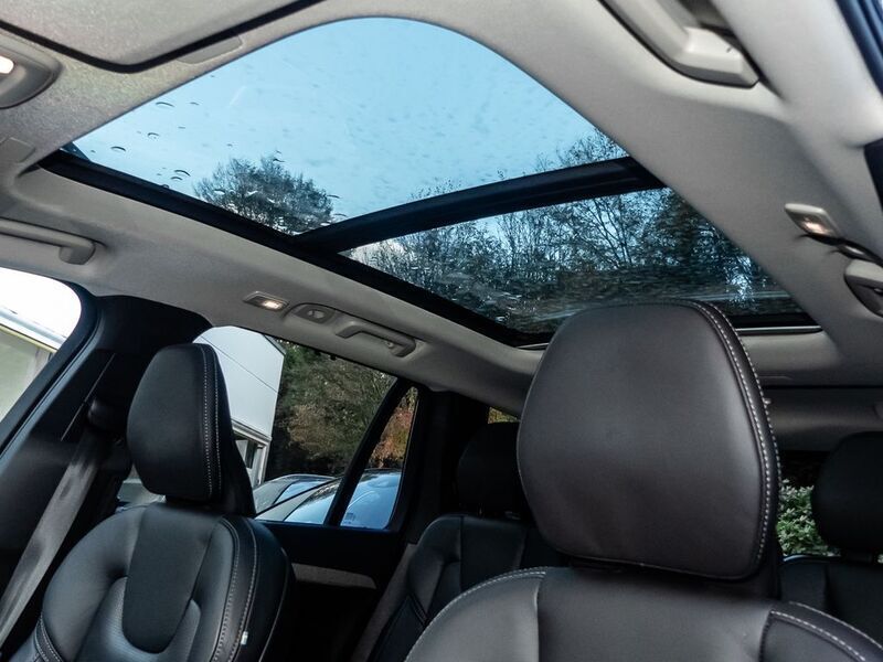 Gebraucht Volvo XC90 Ultimate 235 PS (172 kW) 2023 Denim blue / metallic SUV