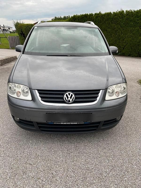 Grau Gebraucht 2005 VW Touran Van / Kleinbus | 3.880 € (Fairer Preis) - Bild 1/4